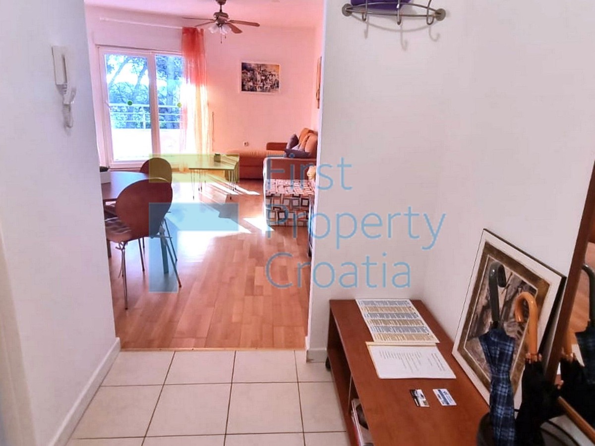 TG1688 – Appartamento situato a soli 70m dal mare, Trogir, in vendita