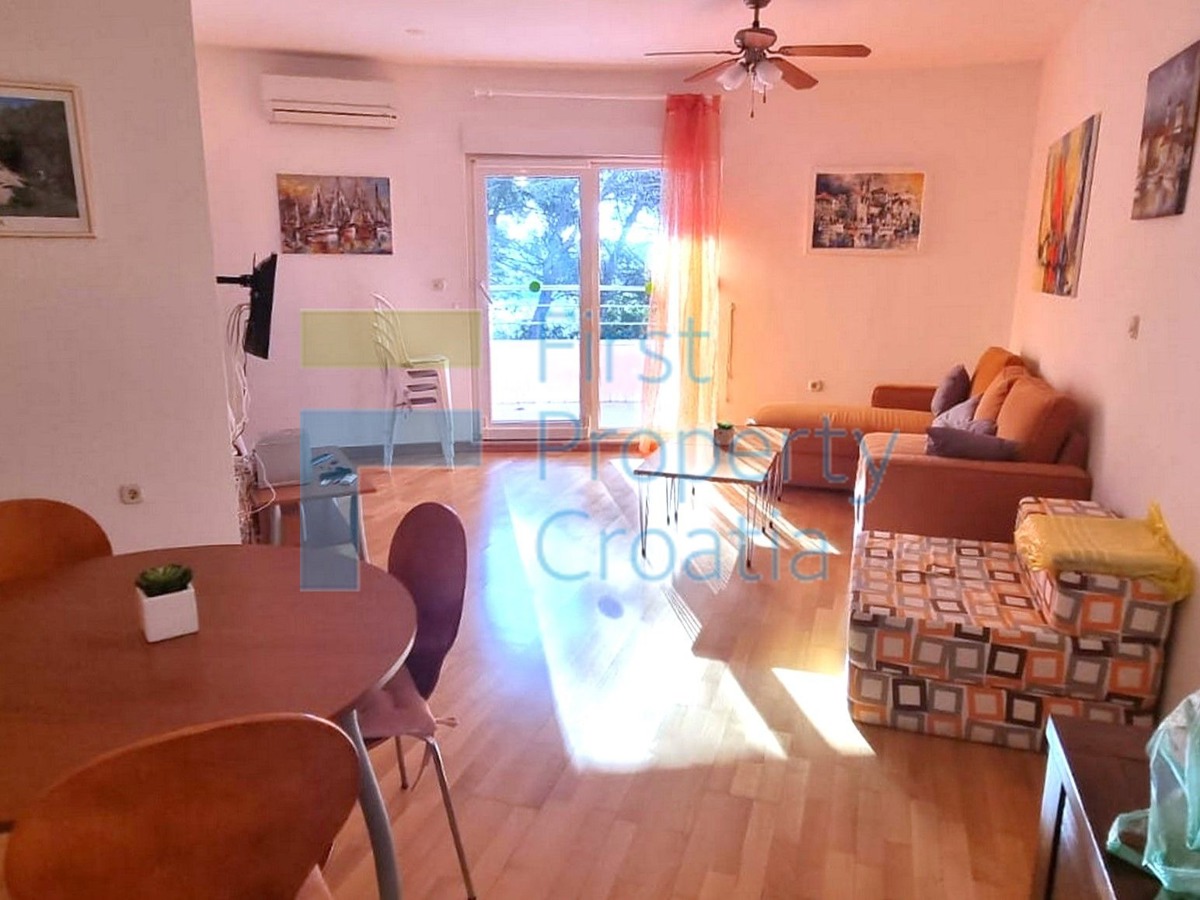 TG1688 – Appartamento situato a soli 70m dal mare, Trogir, in vendita