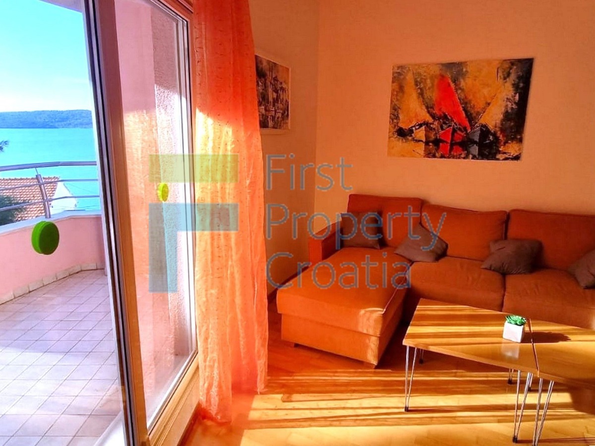 TG1688 – Appartamento situato a soli 70m dal mare, Trogir, in vendita