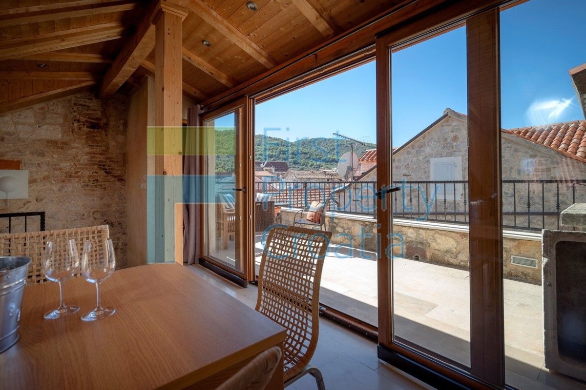 HV1699 - Casa in pietra a soli 15m dal lungomare, Hvar, in vendita