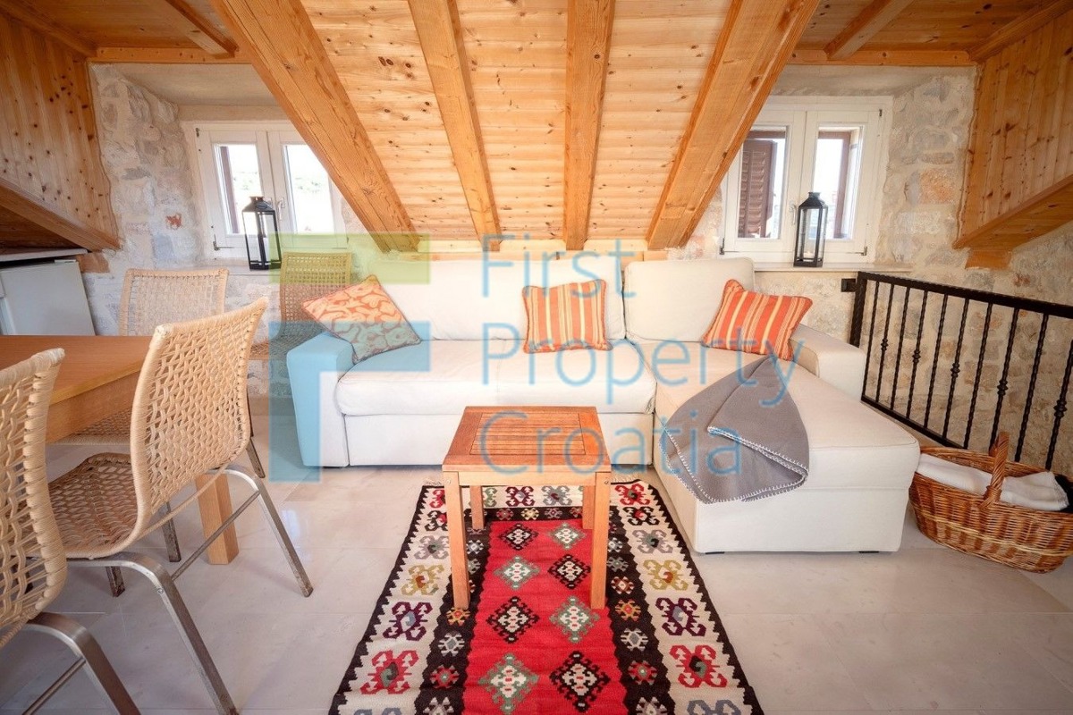 HV1699 - Casa in pietra a soli 15m dal lungomare, Hvar, in vendita