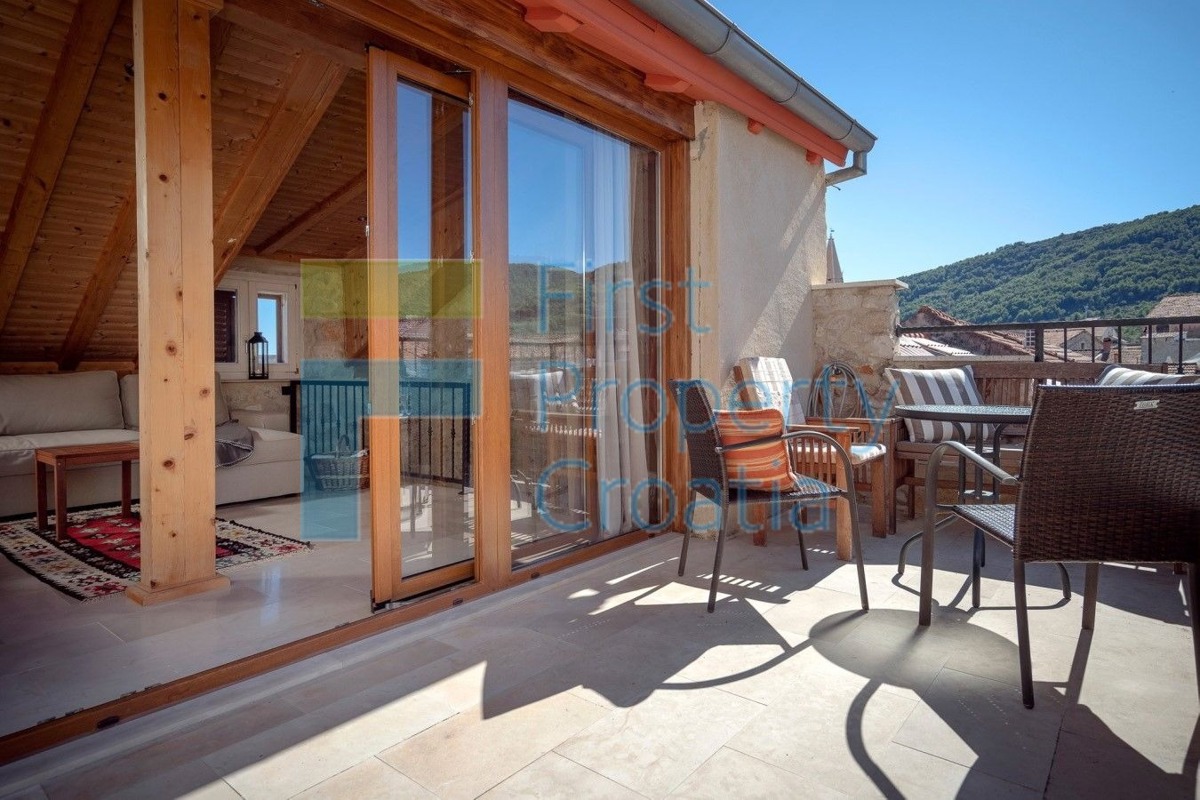 HV1699 - Casa in pietra a soli 15m dal lungomare, Hvar, in vendita