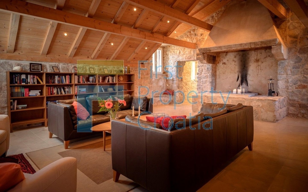 HV1699 - Casa in pietra a soli 15m dal lungomare, Hvar, in vendita