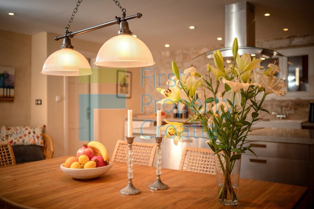 HV1699 - Casa in pietra a soli 15m dal lungomare, Hvar, in vendita