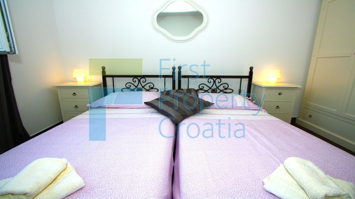 BR1114 - Villa su un grande terreno, Brač, in vendita