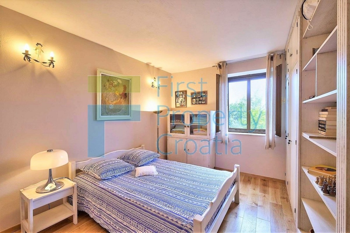 BR1647 - Villa unica su un terreno con vista, Brač, in vendita