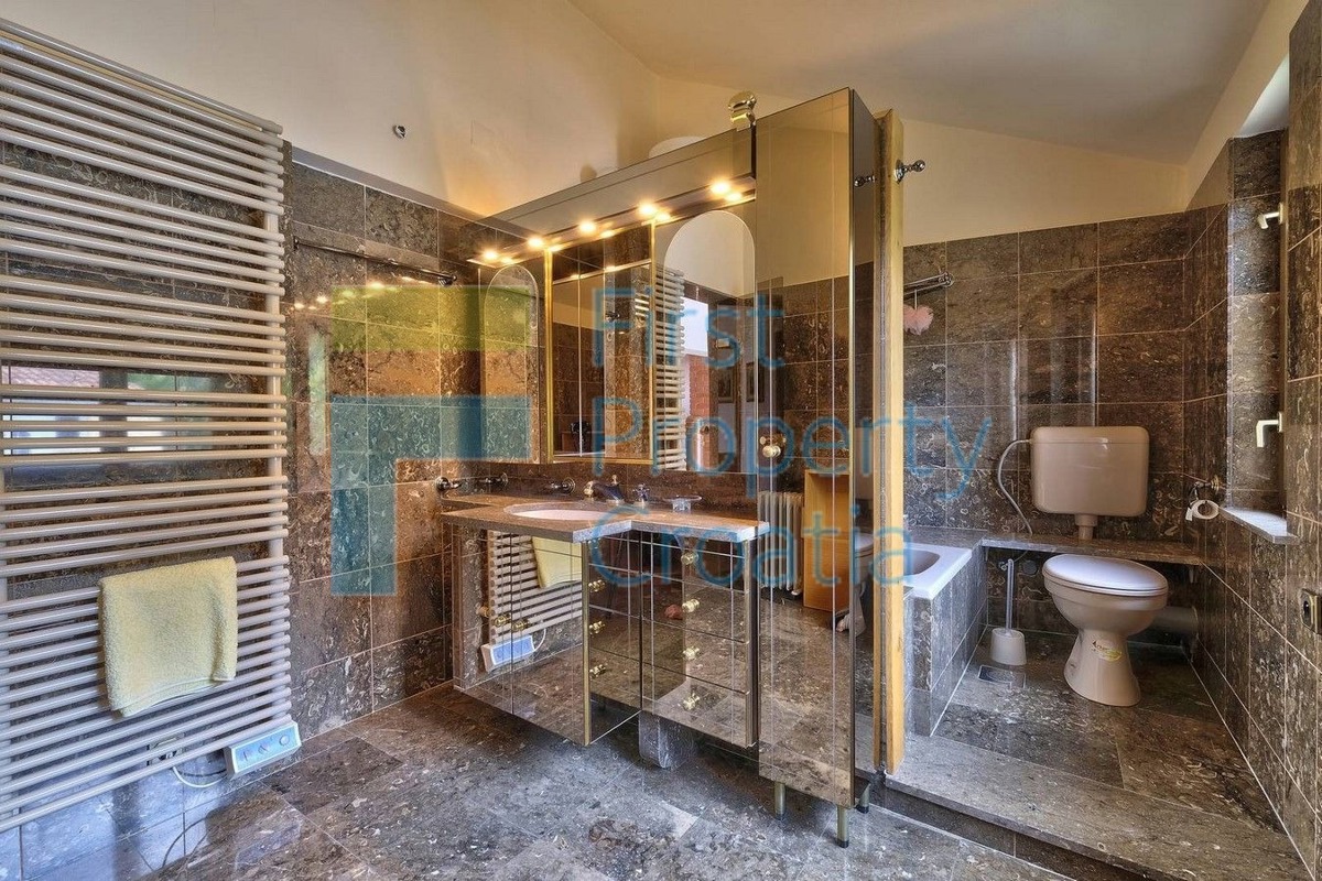 BR1647 - Villa unica su un terreno con vista, Brač, in vendita