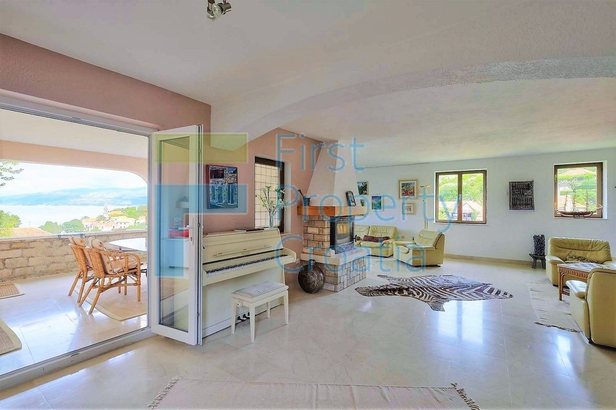 BR1647 - Villa unica su un terreno con vista, Brač, in vendita