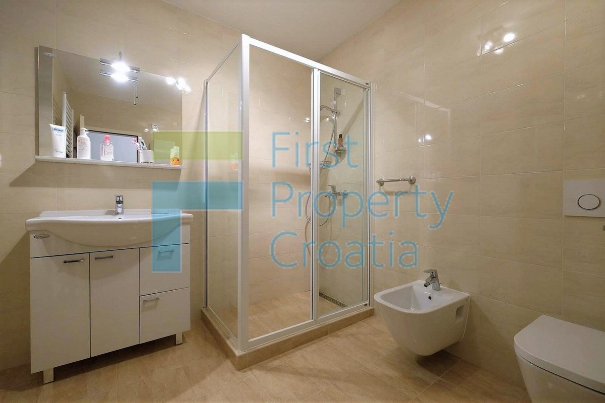 BR1647 - Villa unica su un terreno con vista, Brač, in vendita