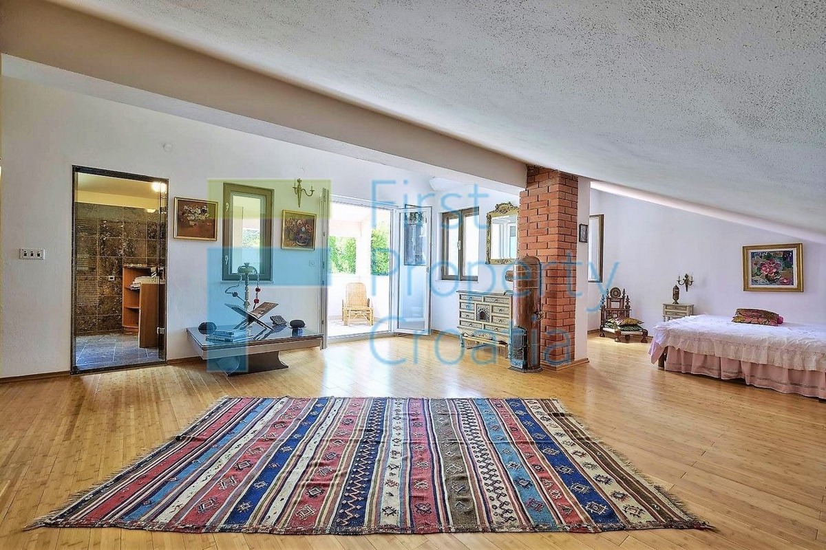 BR1647 - Villa unica su un terreno con vista, Brač, in vendita