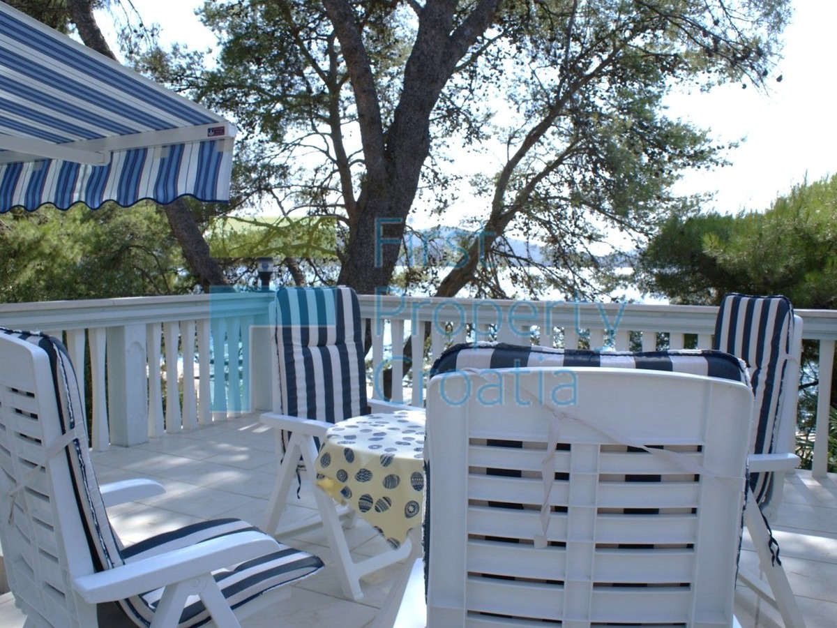 SI0591 - Casa sopra la spiaggia, vicino a Sebenico, in vendita