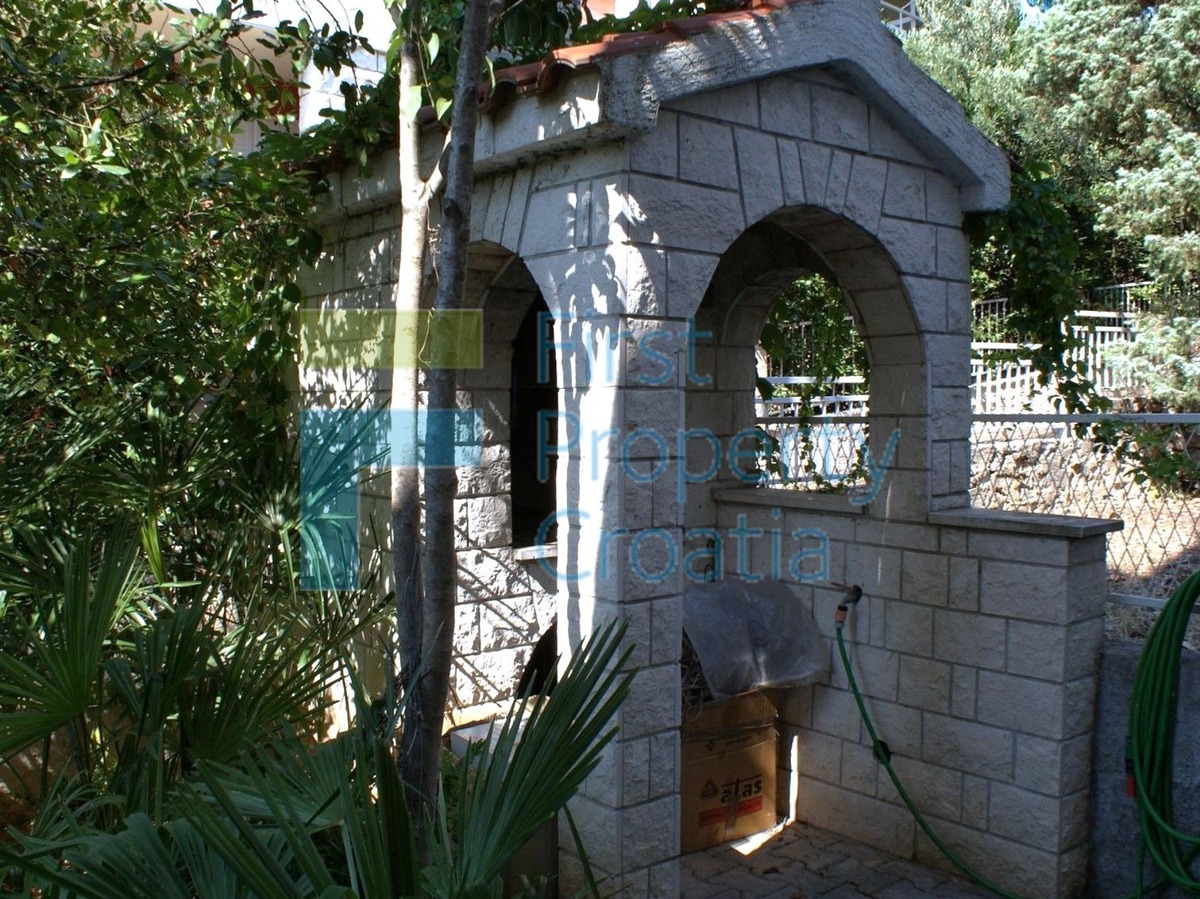 SI0591 - Casa sopra la spiaggia, vicino a Sebenico, in vendita