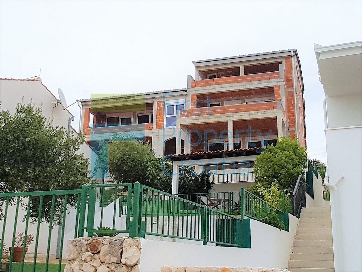 RG1485 - Casa in una baia vicino a Rogoznica, in vendita