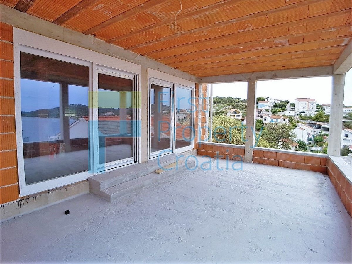 RG1485 - Casa in una baia vicino a Rogoznica, in vendita