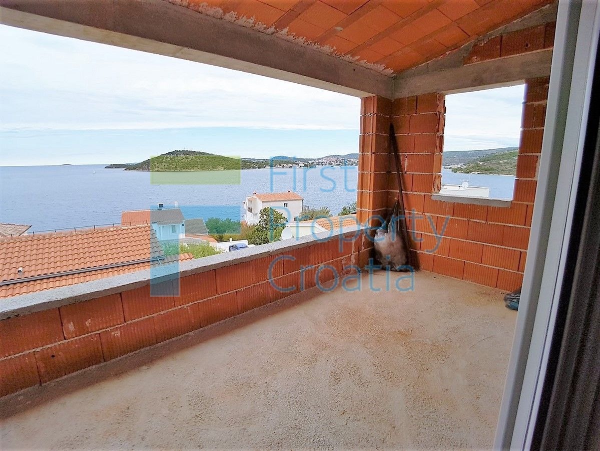 RG1485 - Casa in una baia vicino a Rogoznica, in vendita