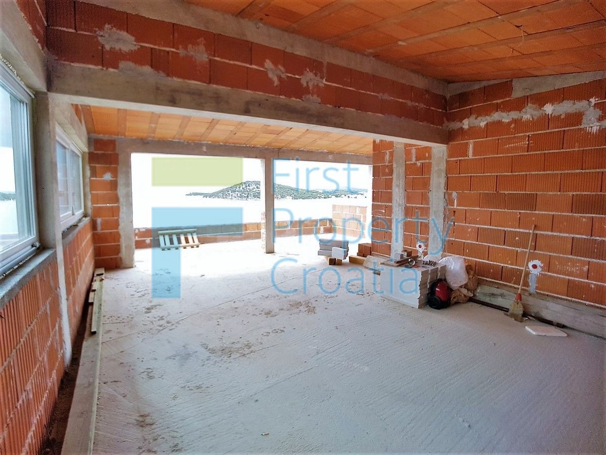 RG1485 - Casa in una baia vicino a Rogoznica, in vendita