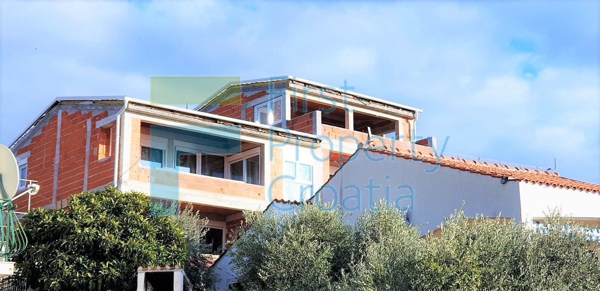 RG1485 - Casa in una baia vicino a Rogoznica, in vendita