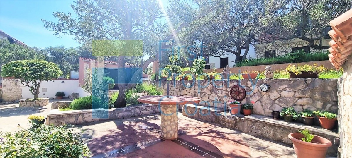 BR1650 - Palazzina con vista mare, Brač, in vendita