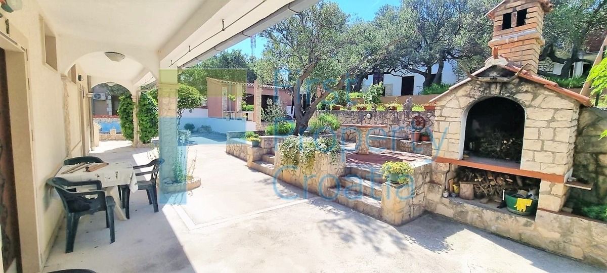 BR1650 - Palazzina con vista mare, Brač, in vendita