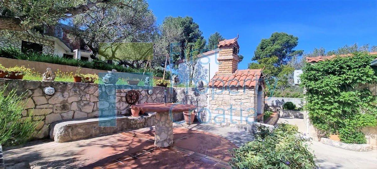 BR1650 - Palazzina con vista mare, Brač, in vendita