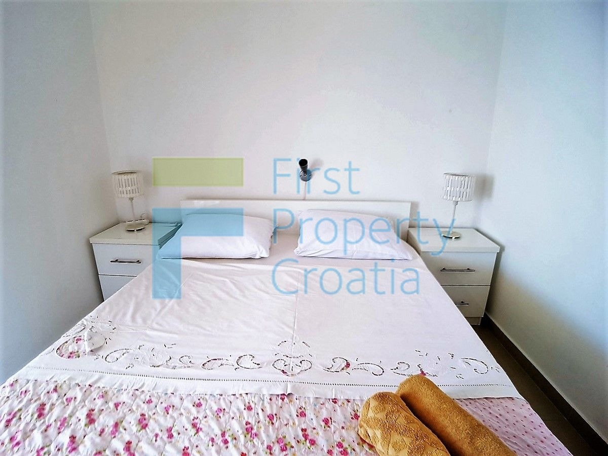 SI1421 - Palazzina situata a soli 50m dal mare, Primošten, in vendita