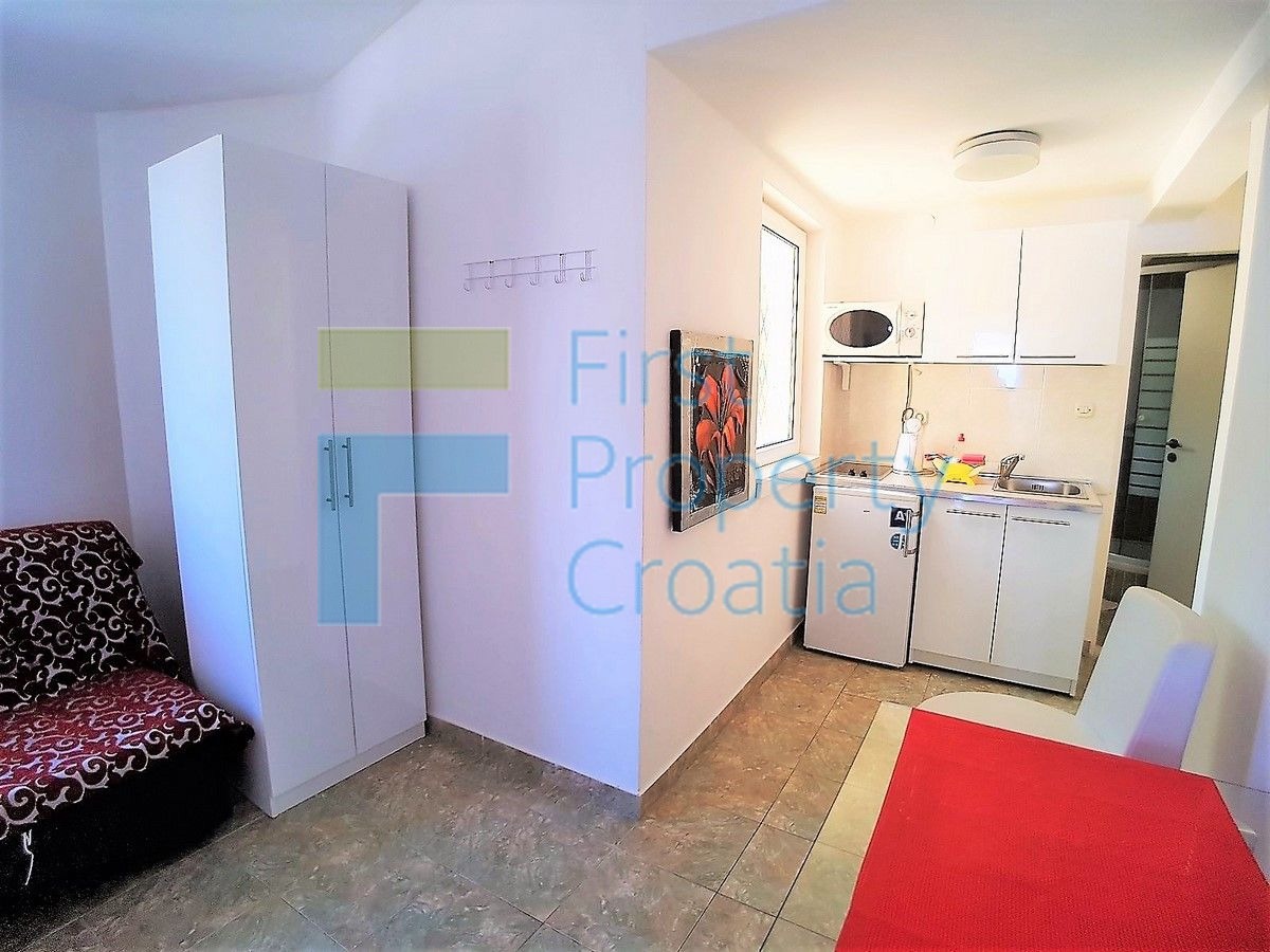 SI1421 - Palazzina situata a soli 50m dal mare, Primošten, in vendita