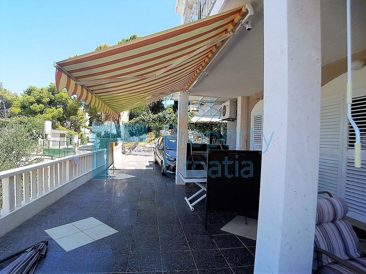 SI1421 - Palazzina situata a soli 50m dal mare, Primošten, in vendita