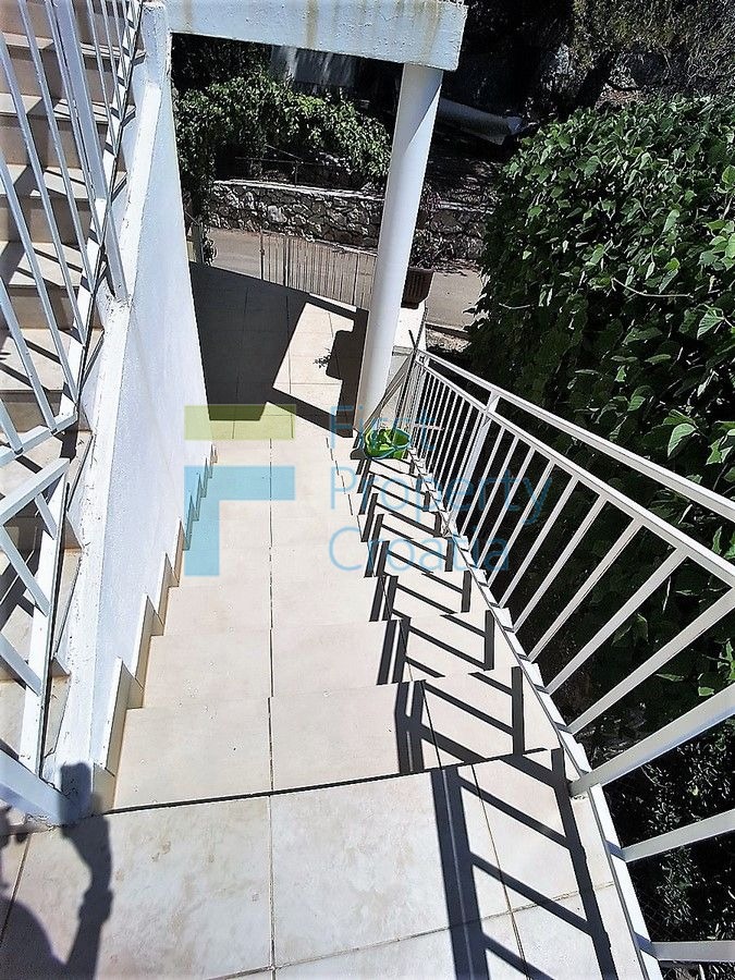 SI1421 - Palazzina situata a soli 50m dal mare, Primošten, in vendita