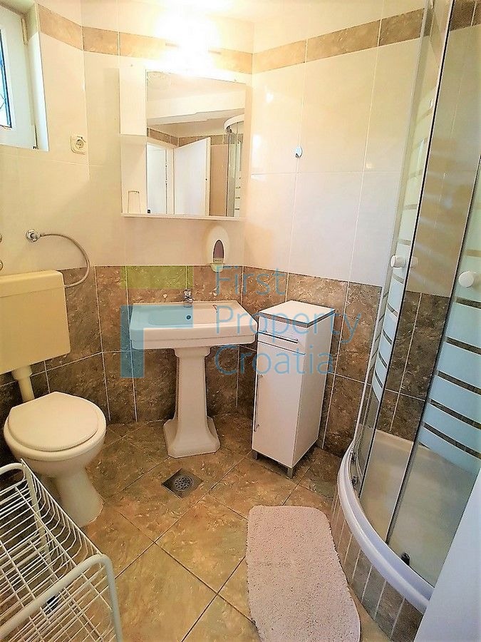 SI1421 - Palazzina situata a soli 50m dal mare, Primošten, in vendita