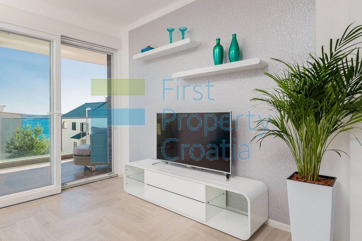 RG1574 - Villa vicino al mare e alla spiaggia, Rogoznica, in vendita