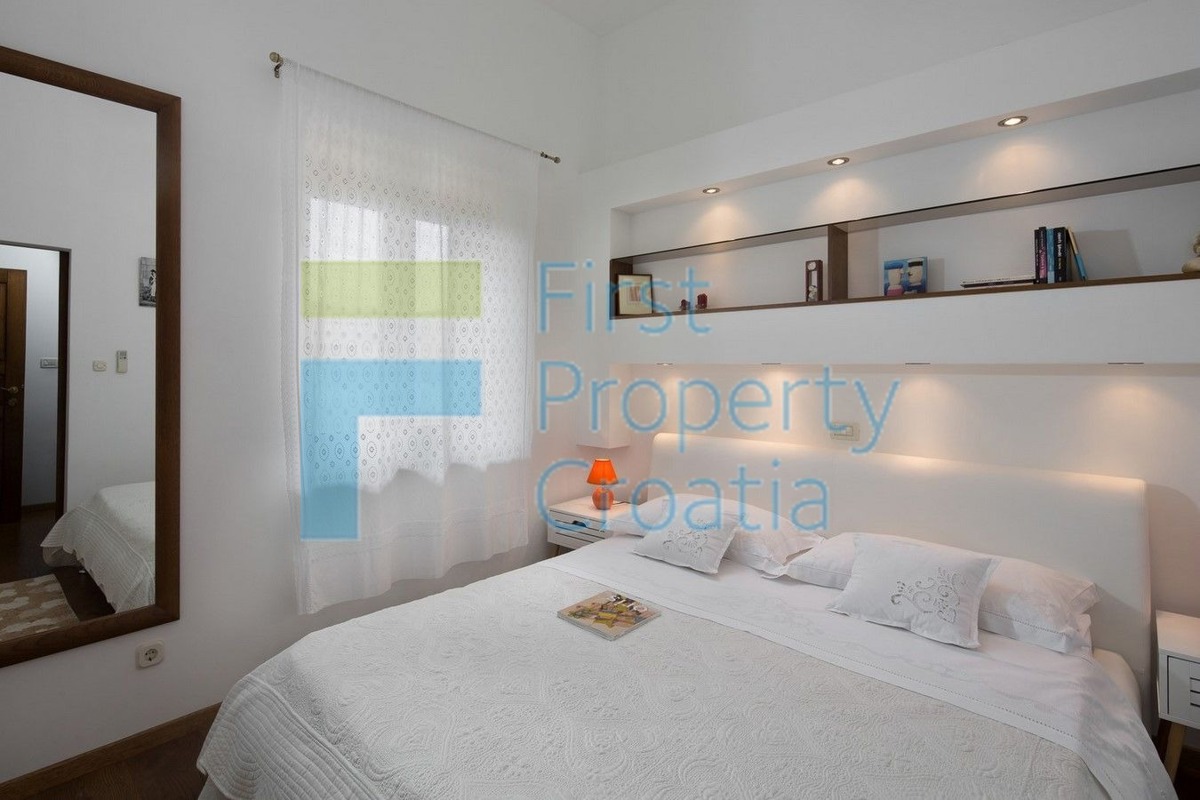 TG1560 - Grande proprietà, vicino a Trogir, in vendita