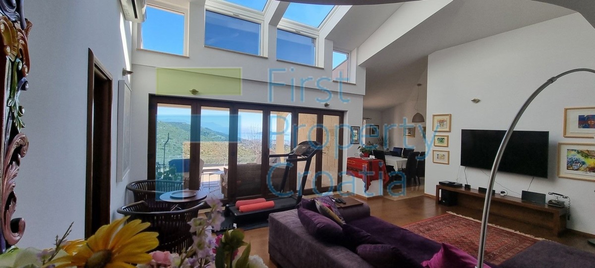 TG1560 - Grande proprietà, vicino a Trogir, in vendita