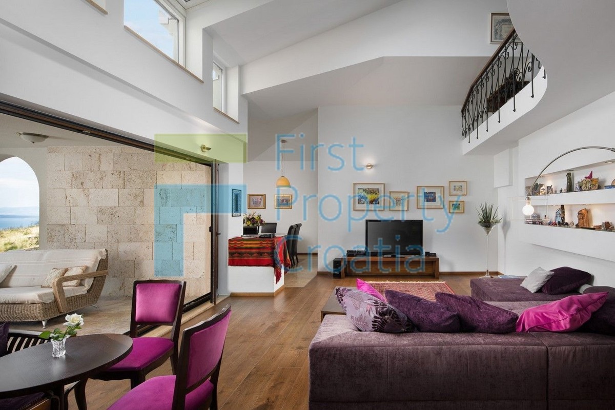 TG1560 - Grande proprietà, vicino a Trogir, in vendita