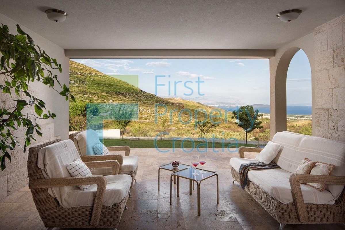 TG1560 - Grande proprietà, vicino a Trogir, in vendita