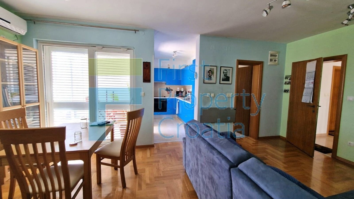 BR1729 - Appartamento con mansarda residenziale, Brač, in vendita