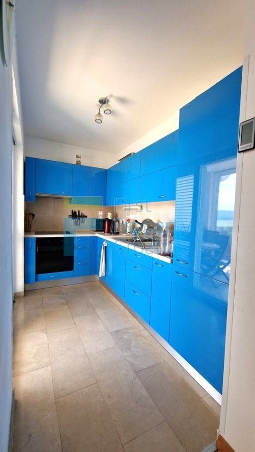 BR1729 - Appartamento con mansarda residenziale, Brač, in vendita