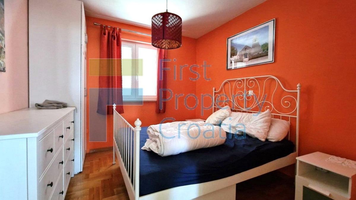 BR1729 - Appartamento con mansarda residenziale, Brač, in vendita