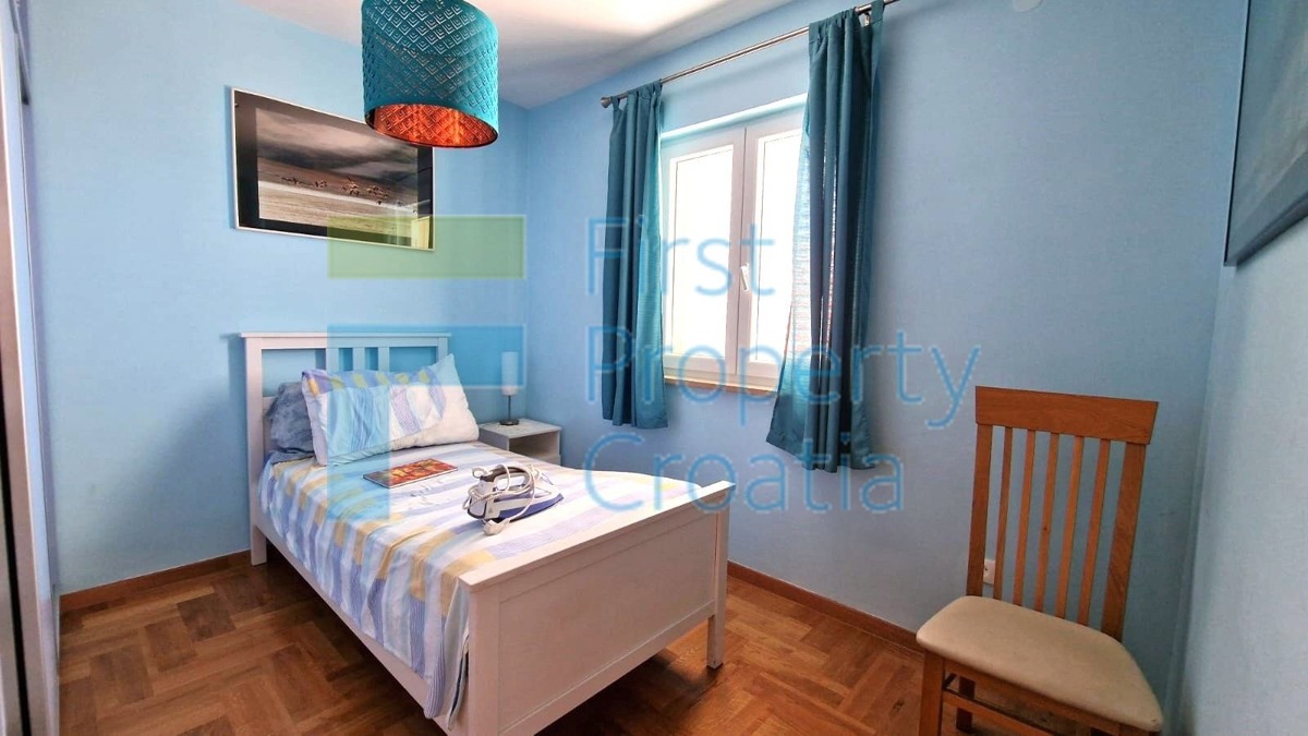 BR1729 - Appartamento con mansarda residenziale, Brač, in vendita