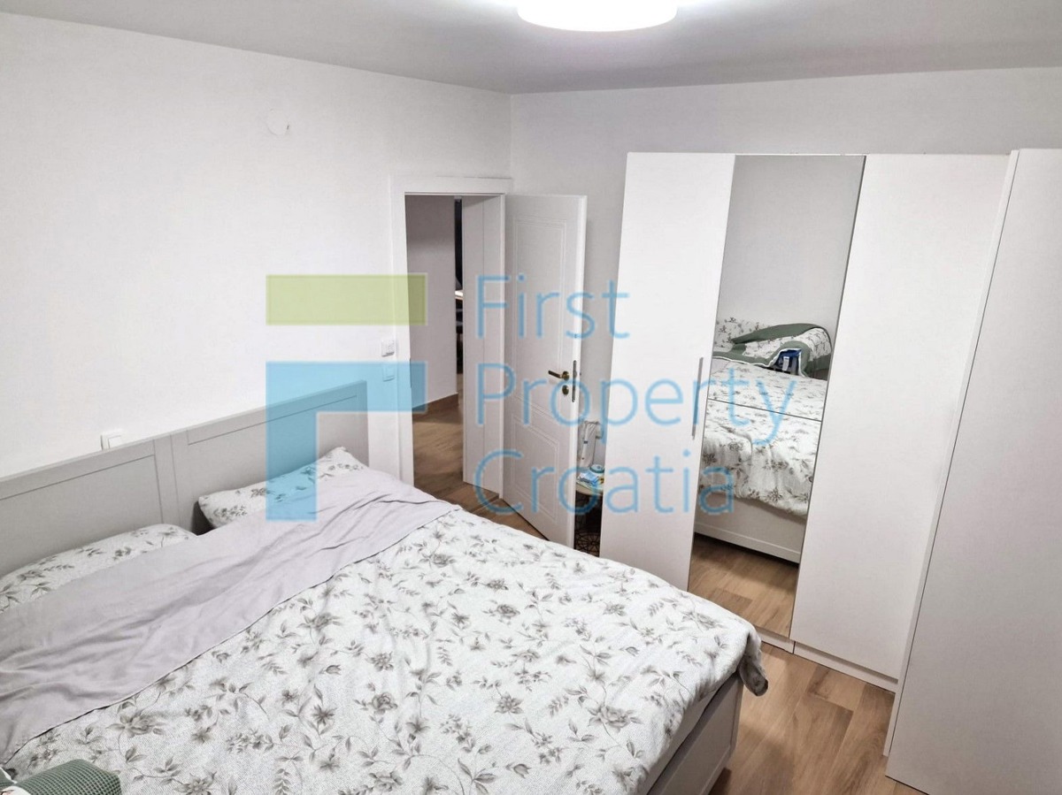 ZD1692 - Casa situata a 35m dal mare, vicino a Zara, in vendita