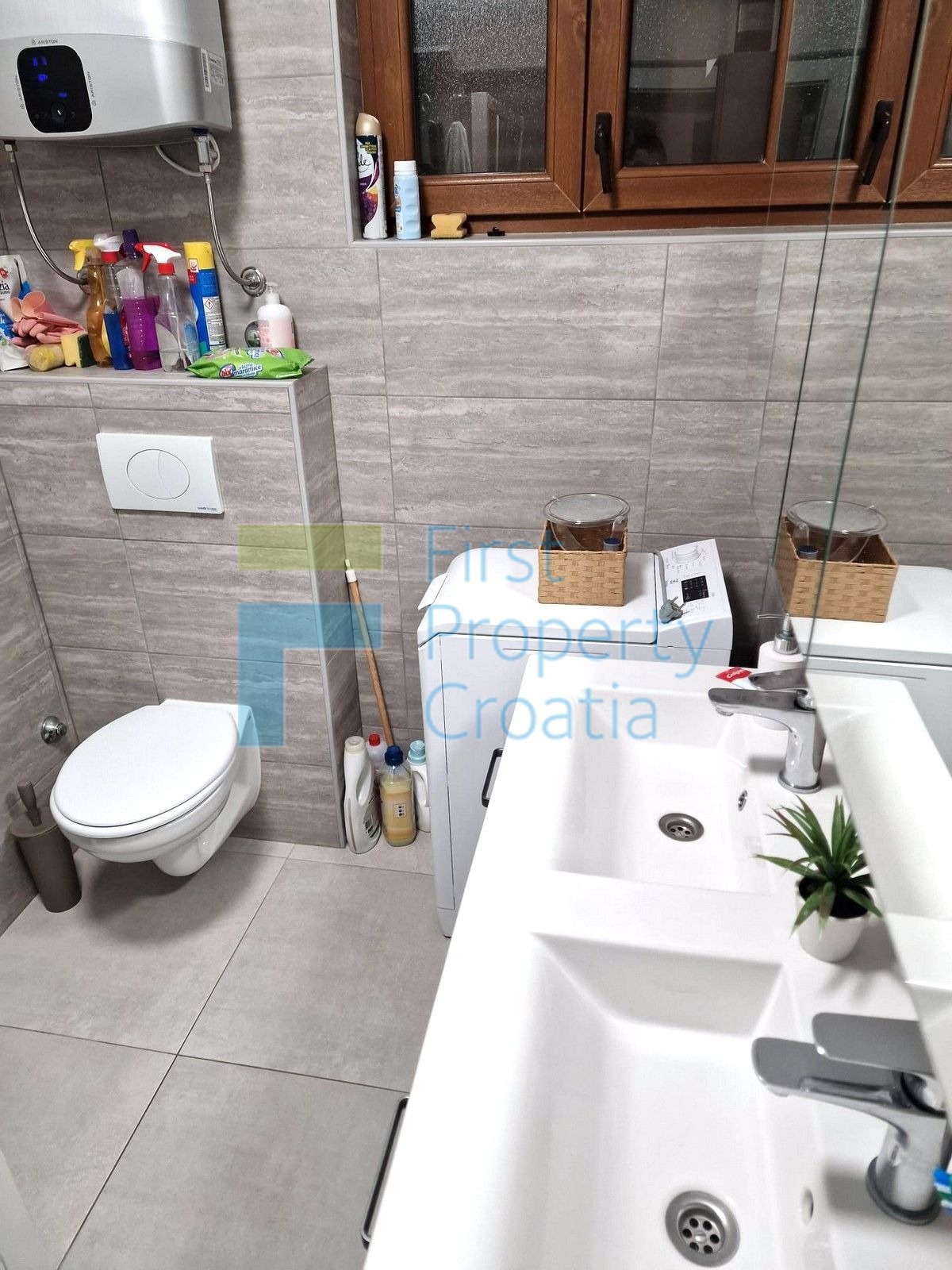 ZD1692 - Casa situata a 35m dal mare, vicino a Zara, in vendita