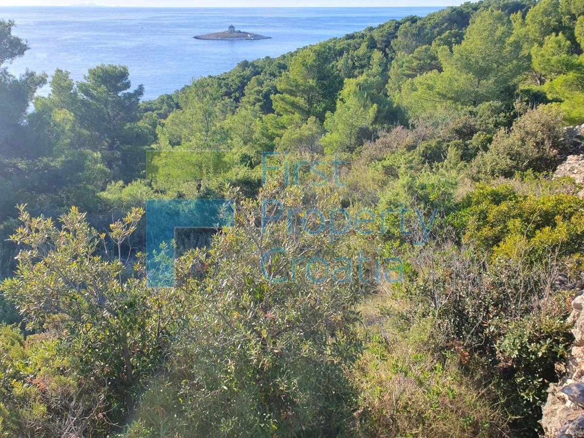 HV1685 - Ampio terreno edificabile sopra la spiaggia, Hvar, in vendita