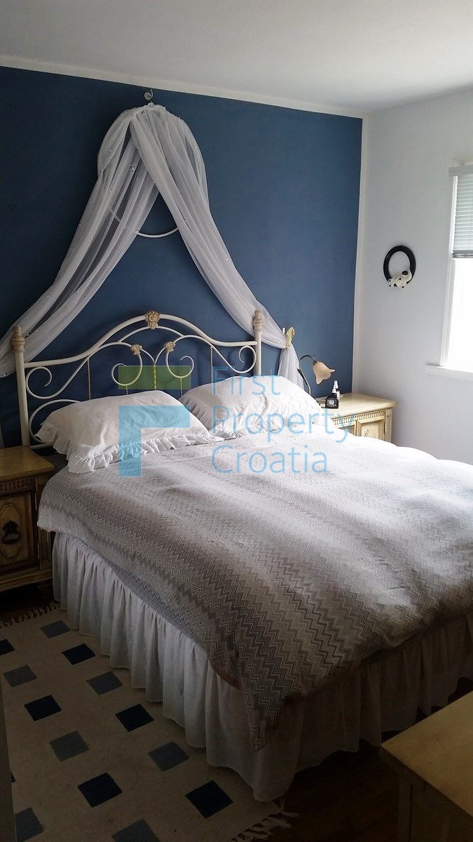 BR1074 - Casa vicino al mare su un terreno grande, Brač, in vendita