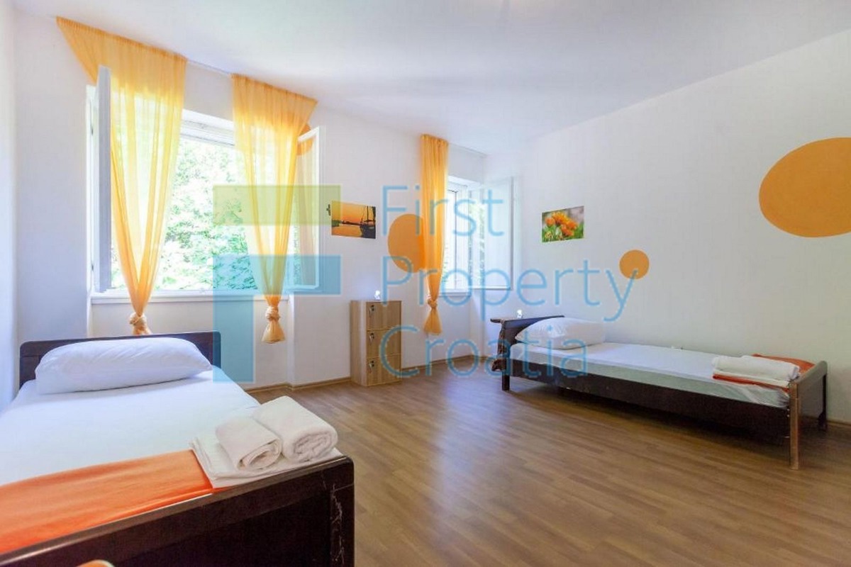 BR1653 - Casa su un grande terreno, Brač, in vendita