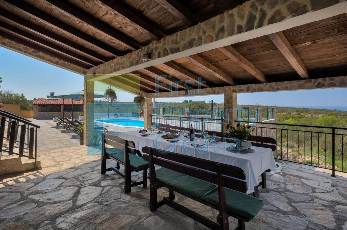 RG1575 - Villa in un bel contesto, vicino a Rogoznica, in vendita