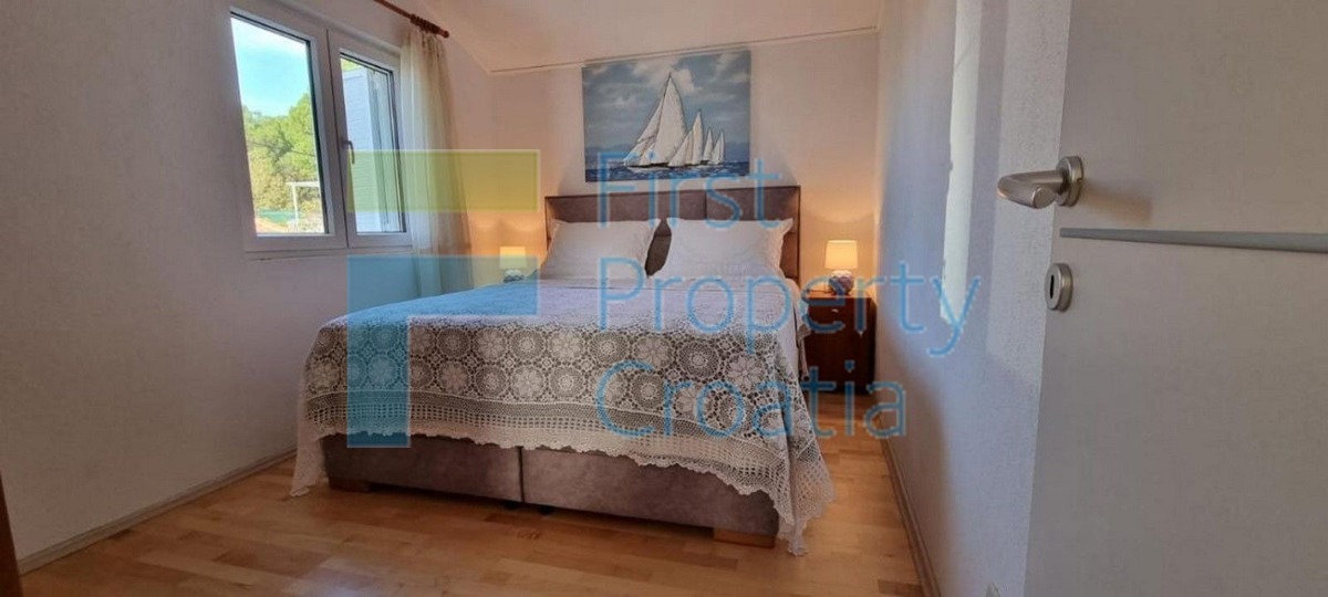 TG1565 - Apartmanska vila s divnim pogledom na more, Čiovo, na prodaju