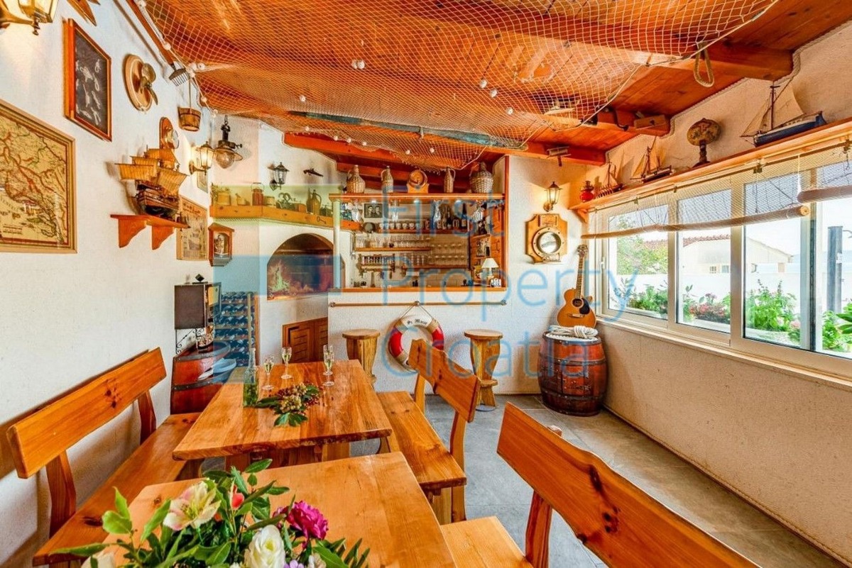 TG1565 - Apartmanska vila s divnim pogledom na more, Čiovo, na prodaju