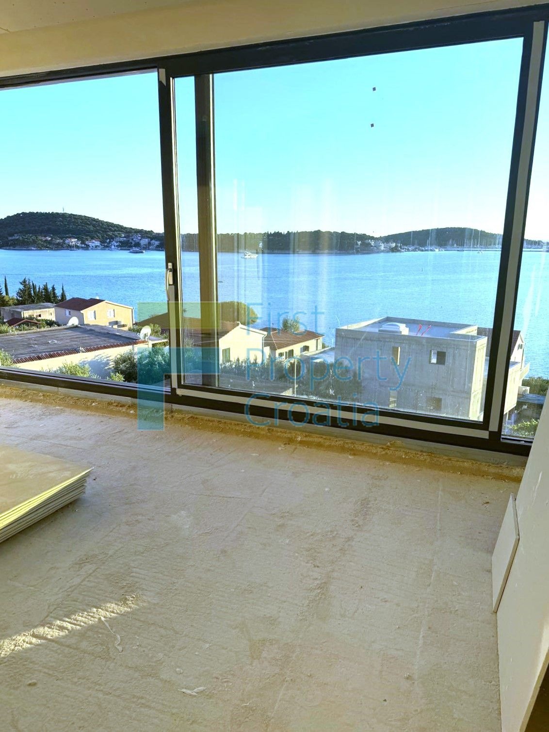 RG1728 - Ville con vista panoramica, vicino a Rogoznica, in vendita