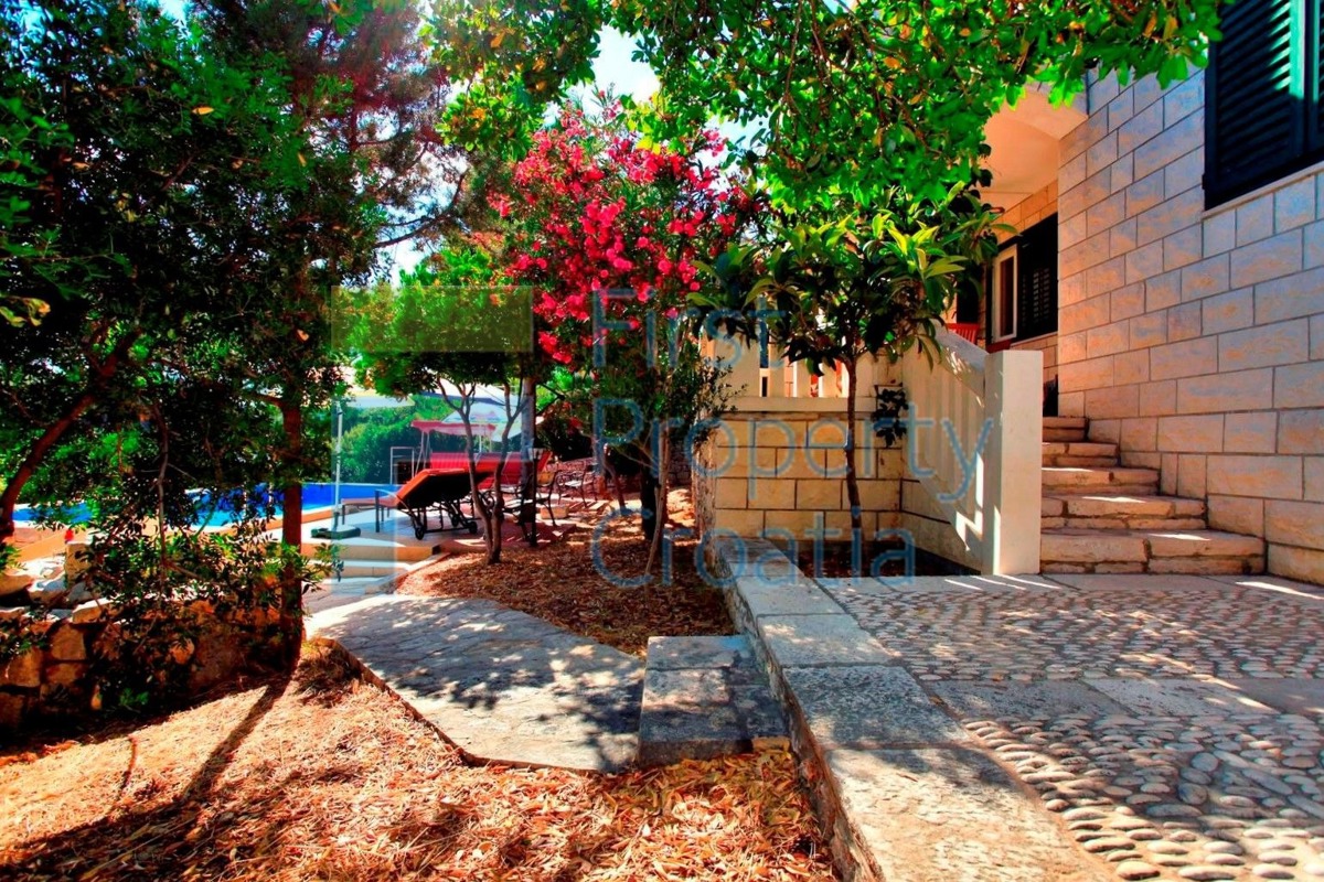 KO1629 - Villa in pietra proprio sopra il mare, Korčula, in vendita