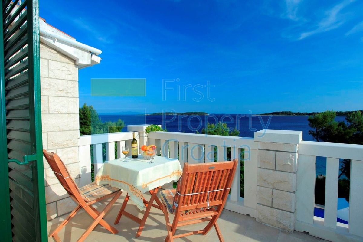 KO1629 - Villa in pietra proprio sopra il mare, Korčula, in vendita