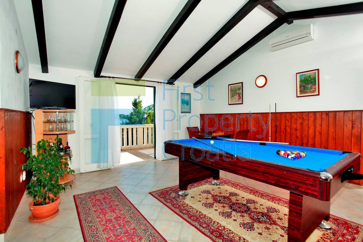 KO1629 - Villa in pietra proprio sopra il mare, Korčula, in vendita